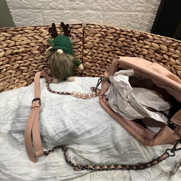 Badgley Mischka Blush Vegan Leather Bag - Picture 10 of 11